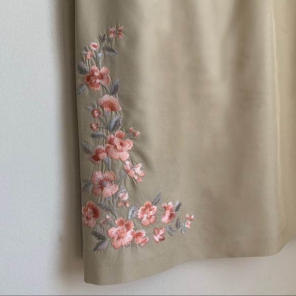 🆕 Silk Champagne Shift Floral Embroidered Dress - Picture 8 of 9